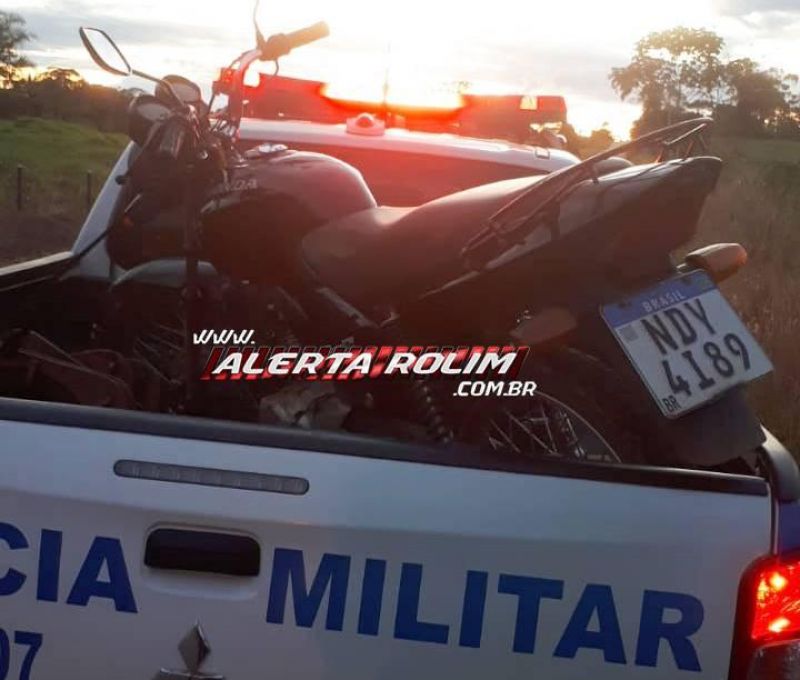 Dois suspeitos foram presos em Novo Horizonte pela PM com moto furtada em Santa Luzia Dois suspeitos foram presos em Novo Horizonte pela PM com moto furtada em Santa Luzia