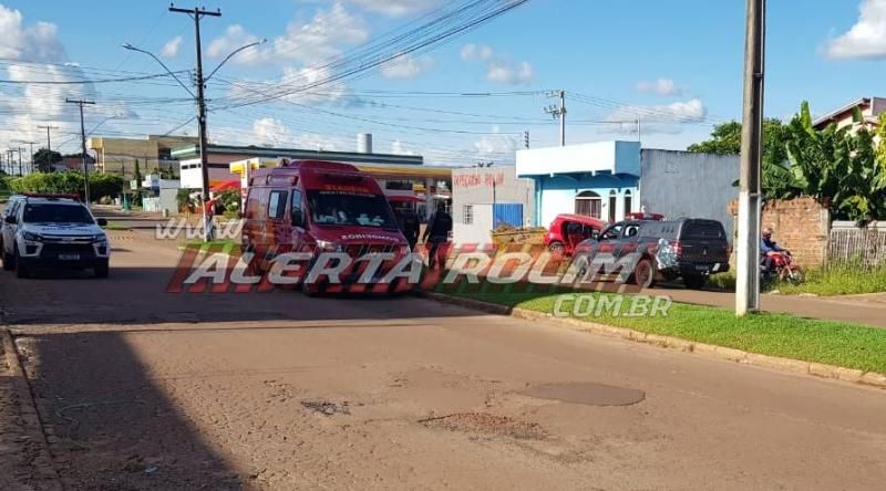 Enquanto fugia da PM, motorista perdeu controle da direção do carro e colidiu em um muro em Rolim de Moura; Vídeo Enquanto fugia da PM, motorista perdeu controle da direção do carro e colidiu em um muro em Rolim de Moura; Vídeo