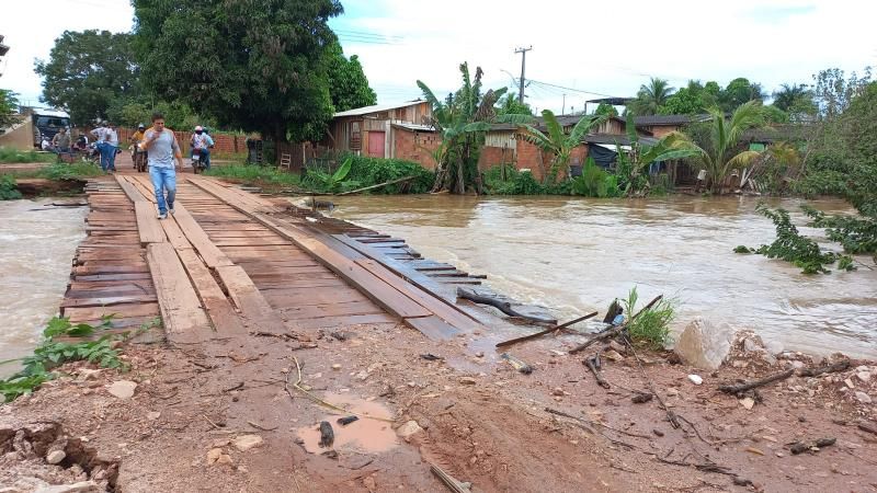 Imagens aéreas mostram casas atingidas pela cheias do Rio Anta Atirada em Rolim de Moura - Vídeos Imagens aéreas mostram casas atingidas pela cheias do Rio Anta Atirada em Rolim de Moura - Vídeos