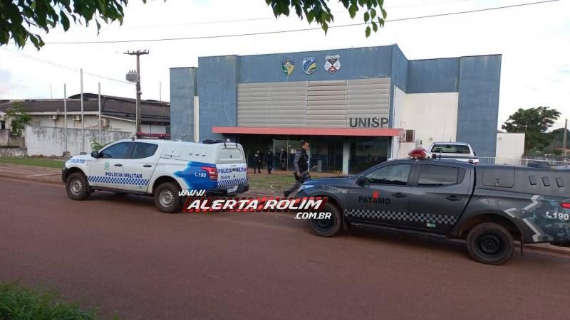 PM e PC prendem suspeitos de comercializar drogas em Rolim de Moura; arma de fogo, dinheiro e vários objetos foram apreendidos - Vídeo PM e PC prendem suspeitos de comercializar drogas em Rolim de Moura; arma de fogo, dinheiro e vários objetos foram apreendidos - Vídeo
