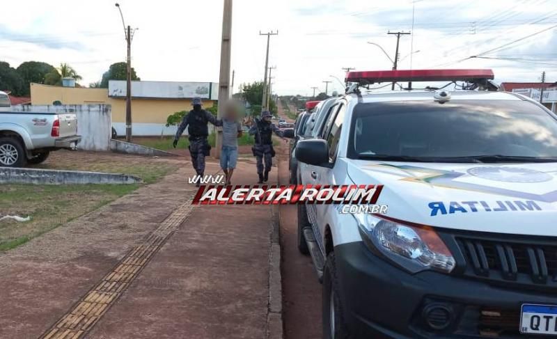 PM e PC prendem suspeitos de comercializar drogas em Rolim de Moura; arma de fogo, dinheiro e vários objetos foram apreendidos - Vídeo PM e PC prendem suspeitos de comercializar drogas em Rolim de Moura; arma de fogo, dinheiro e vários objetos foram apreendidos - Vídeo