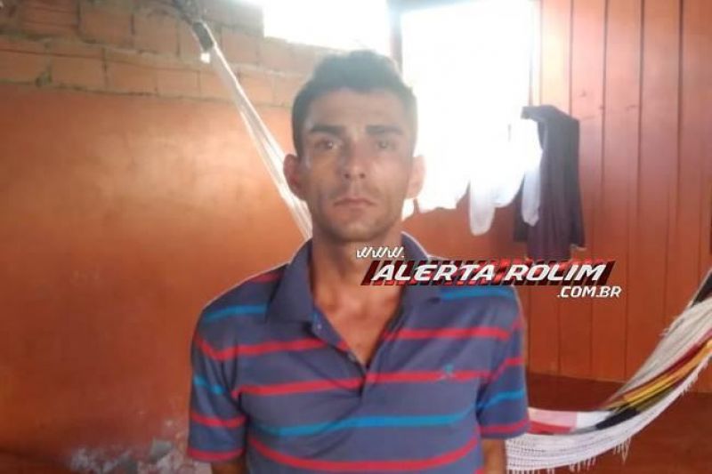 PM e PC prendem suspeitos de comercializar drogas em Rolim de Moura; arma de fogo, dinheiro e vários objetos foram apreendidos - Vídeo PM e PC prendem suspeitos de comercializar drogas em Rolim de Moura; arma de fogo, dinheiro e vários objetos foram apreendidos - Vídeo