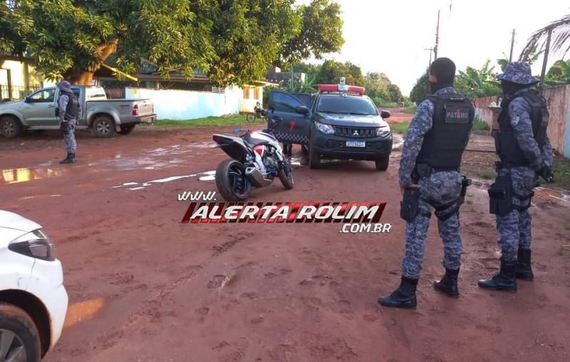 PM e PC prendem suspeitos de comercializar drogas em Rolim de Moura; arma de fogo, dinheiro e vários objetos foram apreendidos - Vídeo PM e PC prendem suspeitos de comercializar drogas em Rolim de Moura; arma de fogo, dinheiro e vários objetos foram apreendidos - Vídeo