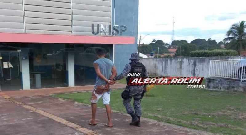 PM e PC prendem suspeitos de comercializar drogas em Rolim de Moura; arma de fogo, dinheiro e vários objetos foram apreendidos - Vídeo PM e PC prendem suspeitos de comercializar drogas em Rolim de Moura; arma de fogo, dinheiro e vários objetos foram apreendidos - Vídeo