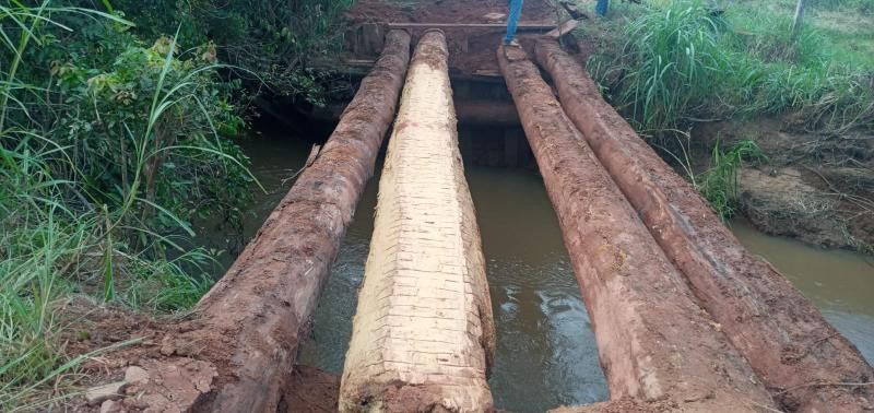 Semosp recupera linha da 192 no km 08 lado norte em Rolim de Moura Semosp recupera linha da 192 no km 08 lado norte em Rolim de Moura