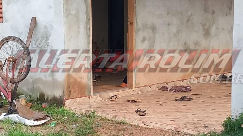 URGENTE - Duplo homicídio foi registrado na manhã deste sábado em Rolim de Moura - Vídeo URGENTE - Duplo homicídio foi registrado na manhã deste sábado em Rolim de Moura - Vídeo