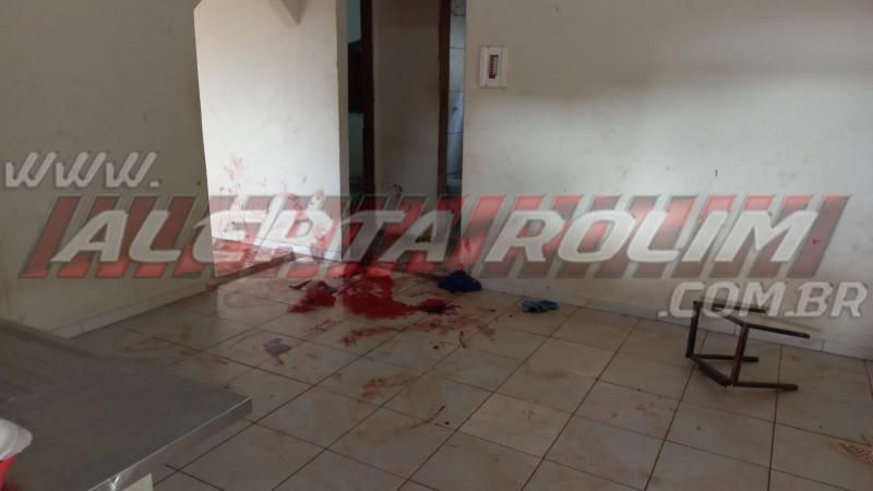 URGENTE - Duplo homicídio foi registrado na manhã deste sábado em Rolim de Moura - Vídeo URGENTE - Duplo homicídio foi registrado na manhã deste sábado em Rolim de Moura - Vídeo