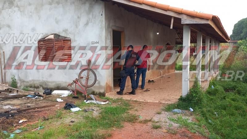 URGENTE - Duplo homicídio foi registrado na manhã deste sábado em Rolim de Moura - Vídeo URGENTE - Duplo homicídio foi registrado na manhã deste sábado em Rolim de Moura - Vídeo