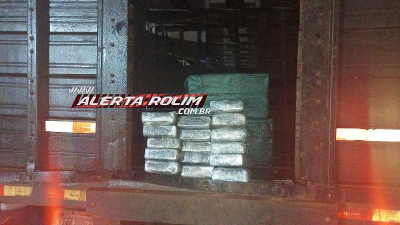 URGENTE – Mais de 01 tonelada de droga foi apreendida durante operação realizada pela Polícia Militar na região de Alto Alegre dos Parecis URGENTE – Mais de 01 tonelada de droga foi apreendida durante operação realizada pela Polícia Militar na região de Alto Alegre dos Parecis