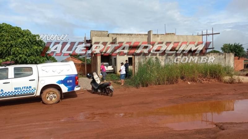 Carro furtado da CAERD de Santa Luzia é localizado em construção no bairro Cidade Alta em Rolim de Moura – Vídeo Carro furtado da CAERD de Santa Luzia é localizado em construção no bairro Cidade Alta em Rolim de Moura – Vídeo