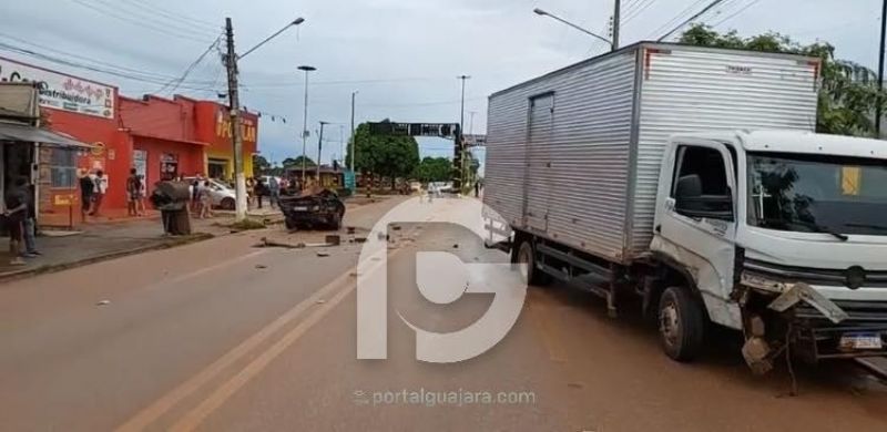 Acidente de trânsito envolvendo três veículos foi registrado em Guajará-Mirim Acidente de trânsito envolvendo três veículos foi registrado em Guajará-Mirim