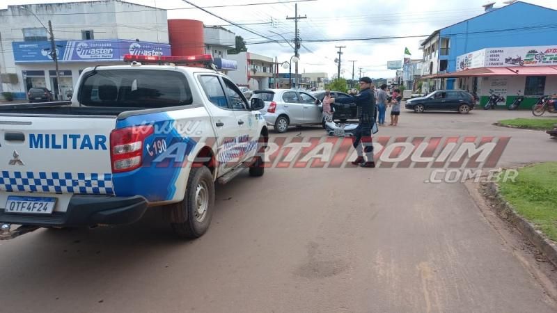 Acidente de trânsito envolvendo três veículos foi registrado nesta quarta-feira em Rolim de Moura - Vídeo Acidente de trânsito envolvendo três veículos foi registrado nesta quarta-feira em Rolim de Moura - Vídeo
