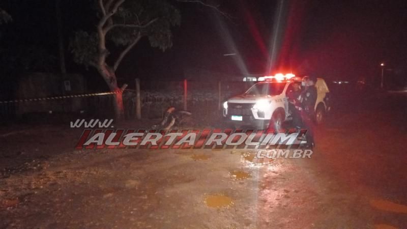 ATUALIZADA – Homem é baleado três vezes em sua residência no bairro Cidade Alta em Rolim de Moura – Vídeo ATUALIZADA – Homem é baleado três vezes em sua residência no bairro Cidade Alta em Rolim de Moura – Vídeo