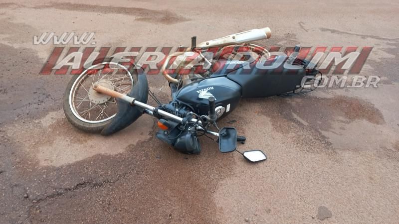 Colisão entre carro e moto deixou pai e filho feridos nesta manhã de segunda-feira em Rolim de Moura Colisão entre carro e moto deixou pai e filho feridos nesta manhã de segunda-feira em Rolim de Moura