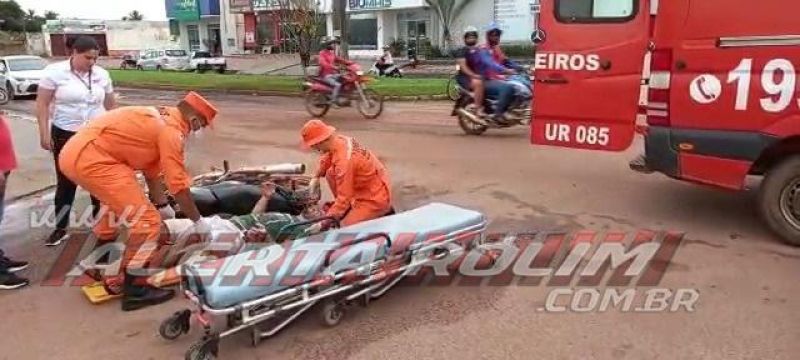 Colisão entre carro e moto deixou pai e filho feridos nesta manhã de segunda-feira em Rolim de Moura Colisão entre carro e moto deixou pai e filho feridos nesta manhã de segunda-feira em Rolim de Moura