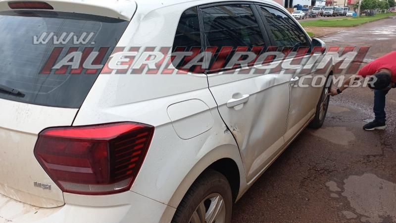 Colisão entre carro e moto deixou pai e filho feridos nesta manhã de segunda-feira em Rolim de Moura Colisão entre carro e moto deixou pai e filho feridos nesta manhã de segunda-feira em Rolim de Moura