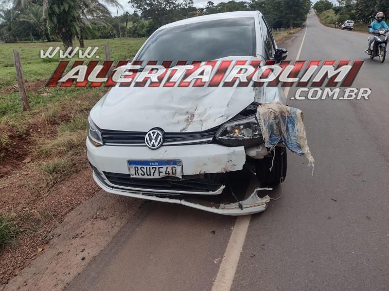 Colisão entre carro e moto foi registrada na RO 010 neste sábado em Rolim de Moura Colisão entre carro e moto foi registrada na RO 010 neste sábado em Rolim de Moura