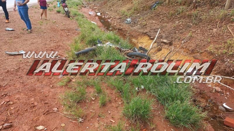 Colisão entre carro e moto foi registrada na RO 010 neste sábado em Rolim de Moura Colisão entre carro e moto foi registrada na RO 010 neste sábado em Rolim de Moura