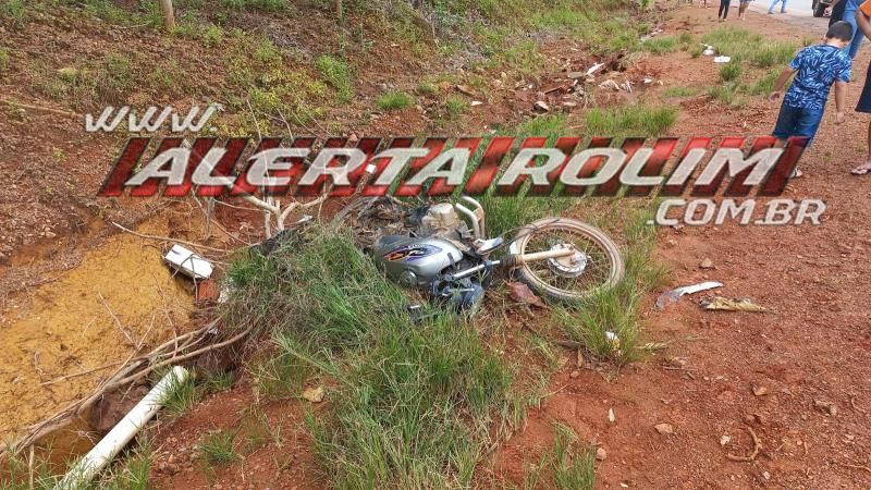 Colisão entre carro e moto foi registrada na RO 010 neste sábado em Rolim de Moura Colisão entre carro e moto foi registrada na RO 010 neste sábado em Rolim de Moura