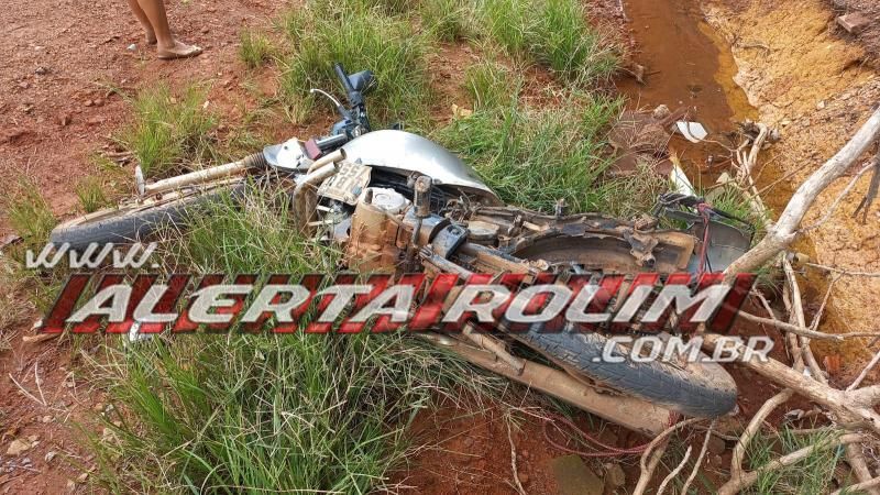 Colisão entre carro e moto foi registrada na RO 010 neste sábado em Rolim de Moura Colisão entre carro e moto foi registrada na RO 010 neste sábado em Rolim de Moura