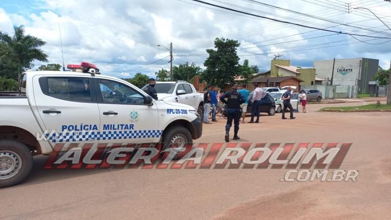 Colisão entre três carros foi registrada nesta sexta-feira em Rolim de Moura - Vídeo Colisão entre três carros foi registrada nesta sexta-feira em Rolim de Moura - Vídeo
