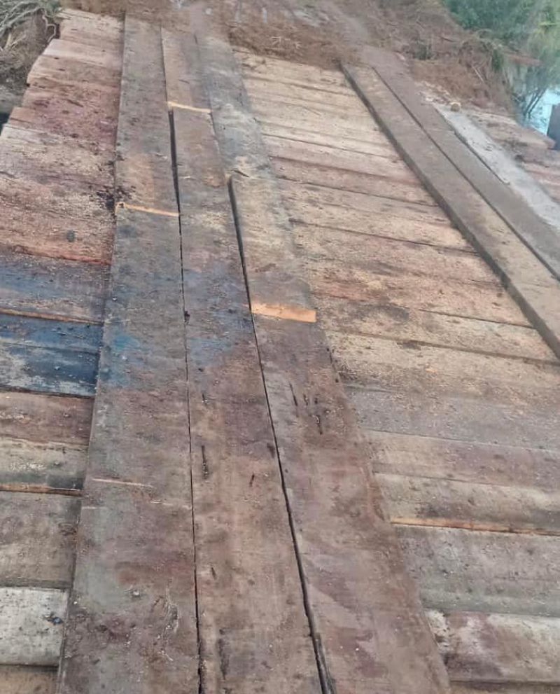 Concluída a ponte do travessão das linhas 196 para 200 lado sul em Rolim de Moura Concluída a ponte do travessão das linhas 196 para 200 lado sul em Rolim de Moura