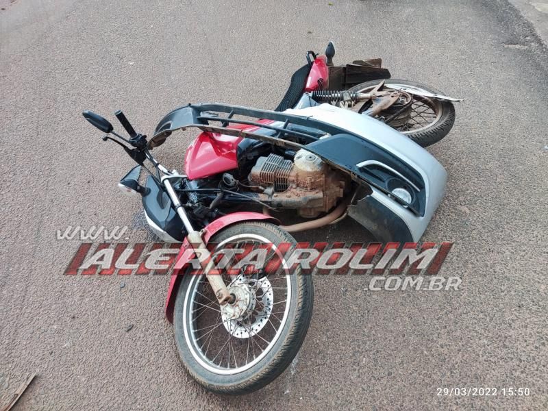 Condutor de moto fica ferido ao ser atingido por carro que avançou a via em Rolim de Moura Condutor de moto fica ferido ao ser atingido por carro que avançou a via em Rolim de Moura