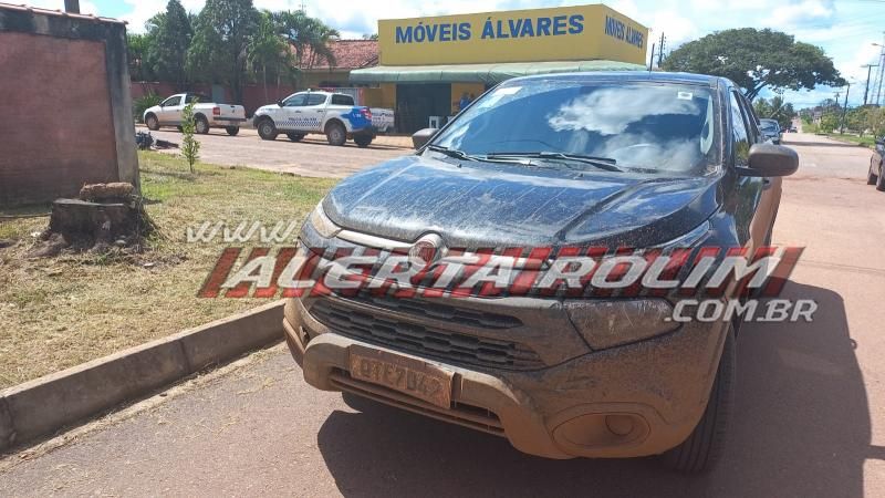 Entregador de gás ficou ferido ao atingir carro que cruzou a Avenida São Paulo nesta tarde em Rolim de Moura – Vídeo Entregador de gás ficou ferido ao atingir carro que cruzou a Avenida São Paulo nesta tarde em Rolim de Moura – Vídeo