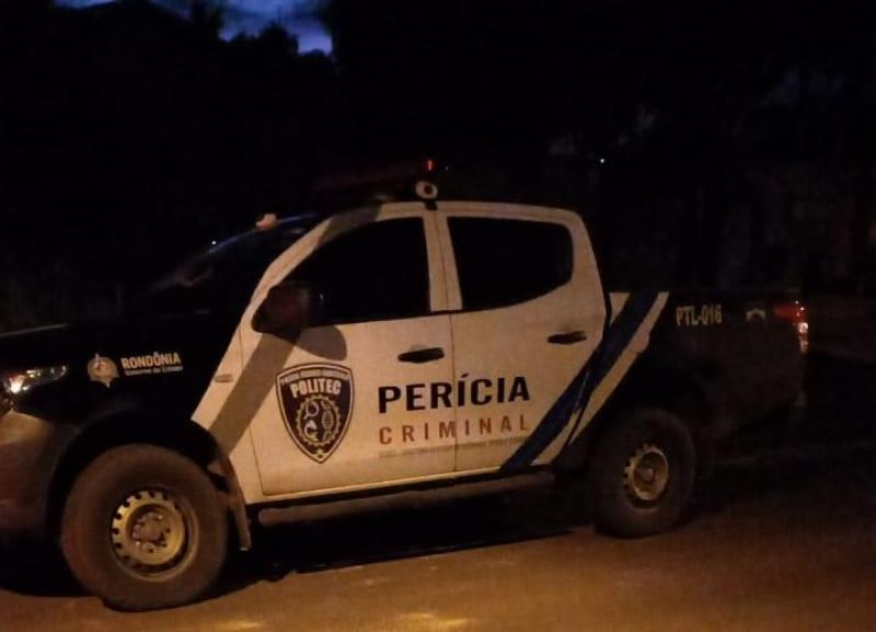 Homens encapuzados invadem residência e matam mulher com 20 facadas em Espigão Homens encapuzados invadem residência e matam mulher com 20 facadas em Espigão