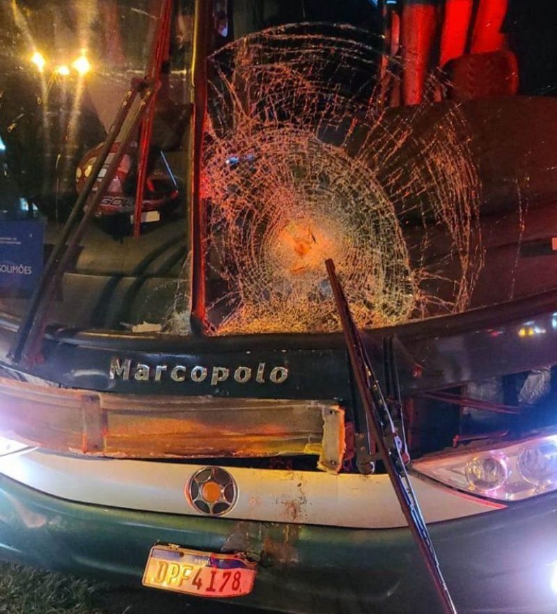 Jovem morre após bater moto de frente com ônibus em Vilhena Jovem morre após bater moto de frente com ônibus em Vilhena
