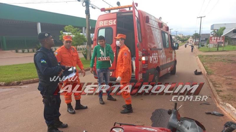 Motociclista é socorrido com suspeita de fratura após colidir em moto que avançou a via em Rolim de Moura – Veja o vídeo Motociclista é socorrido com suspeita de fratura após colidir em moto que avançou a via em Rolim de Moura – Veja o vídeo