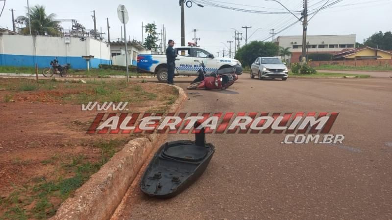 Motociclista é socorrido com suspeita de fratura após colidir em moto que avançou a via em Rolim de Moura – Veja o vídeo Motociclista é socorrido com suspeita de fratura após colidir em moto que avançou a via em Rolim de Moura – Veja o vídeo