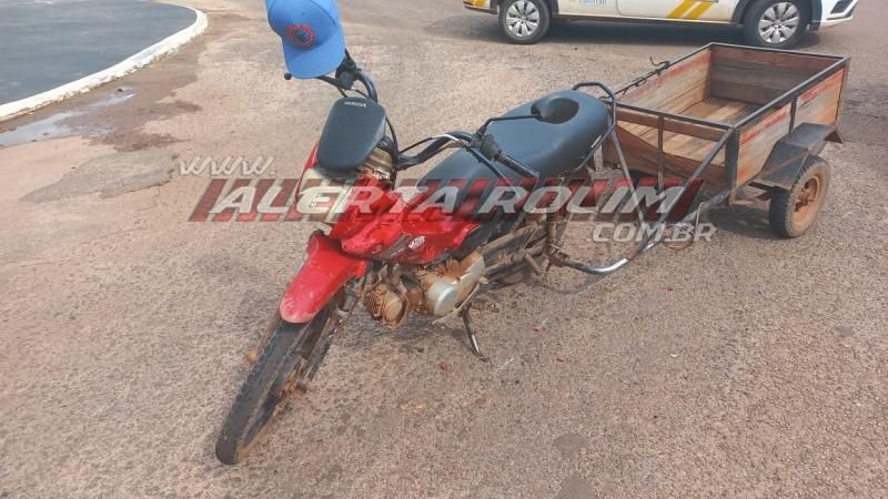 Motociclista foi socorrido com suspeita de fratura na perna após colidir contra carro nesta sexta-feira em Rolim de Moura - Video Motociclista foi socorrido com suspeita de fratura na perna após colidir contra carro nesta sexta-feira em Rolim de Moura - Video