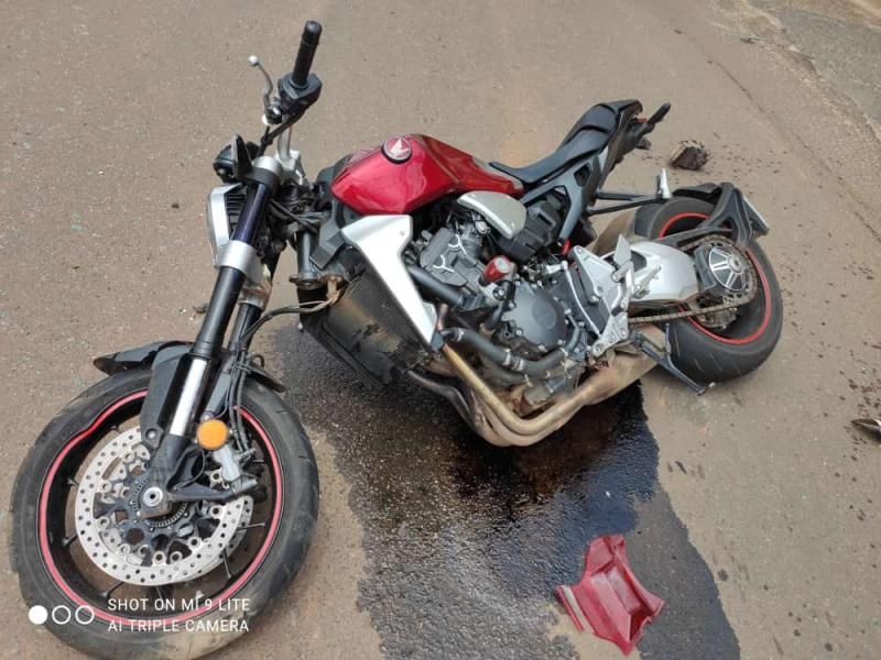 Motociclista voa por cima de carro após colisão traseira em Cacoal - Veja o vídeo Motociclista voa por cima de carro após colisão traseira em Cacoal - Veja o vídeo