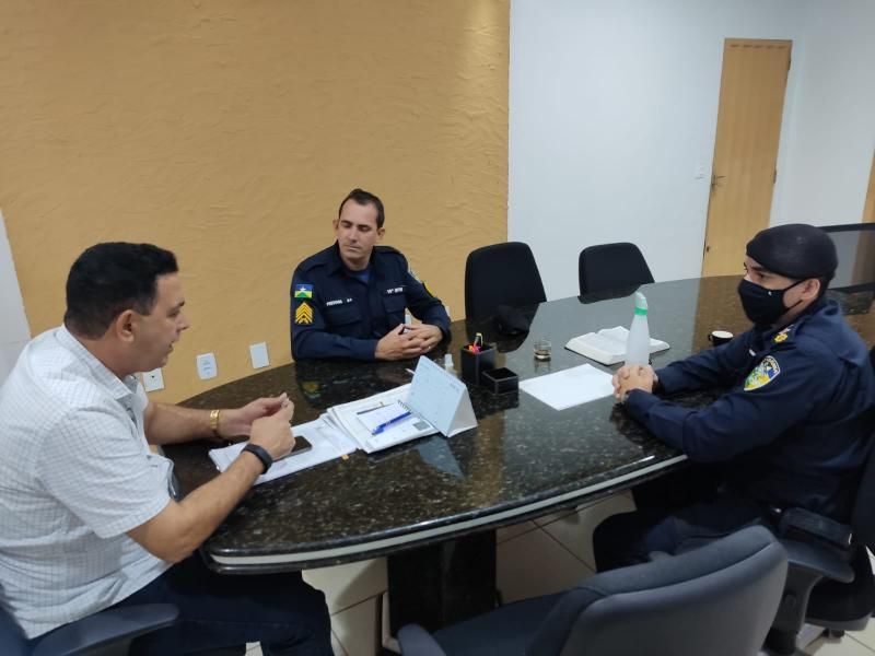 Prefeito Aldo Júlio recebe comandante do 10.º Batalhão da Polícia Militar de Rolim de Moura Prefeito Aldo Júlio recebe comandante do 10.º Batalhão da Polícia Militar de Rolim de Moura