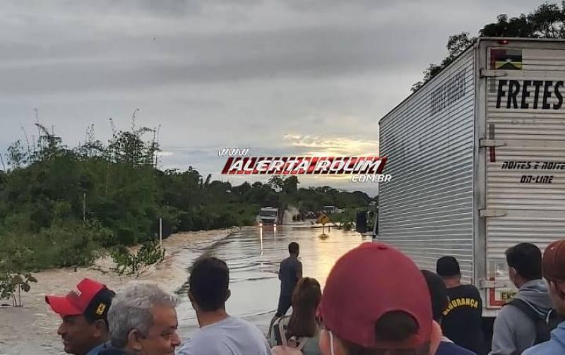RO-010, próximo ao Frigorífico Minerva encontra-se interditada devido a alagamento RO-010, próximo ao Frigorífico Minerva encontra-se interditada devido a alagamento