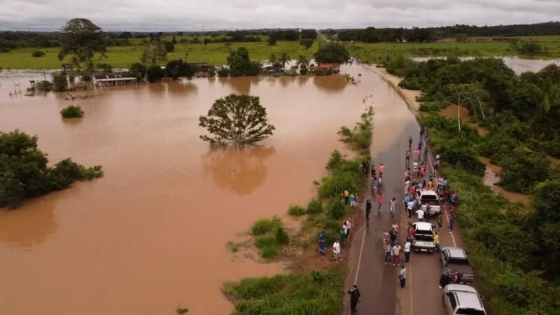 RO-010, próximo ao Frigorífico Minerva encontra-se interditada devido a alagamento RO-010, próximo ao Frigorífico Minerva encontra-se interditada devido a alagamento