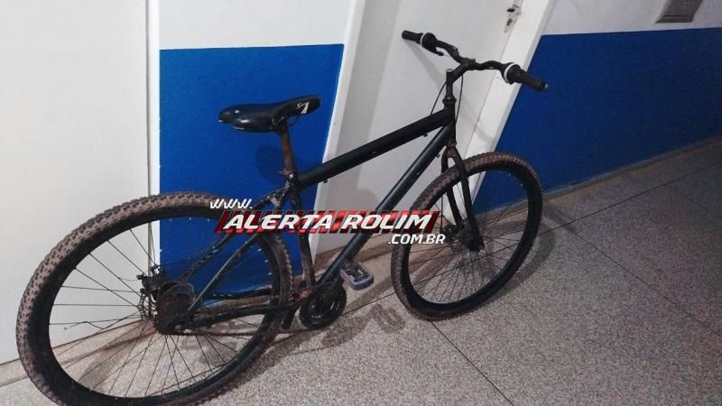 Suspeito de praticar vários arrombamentos e furtos em Rolim de Moura foi preso pela PM; moto furtada foi recuperada - Vídeo Suspeito de praticar vários arrombamentos e furtos em Rolim de Moura foi preso pela PM; moto furtada foi recuperada - Vídeo