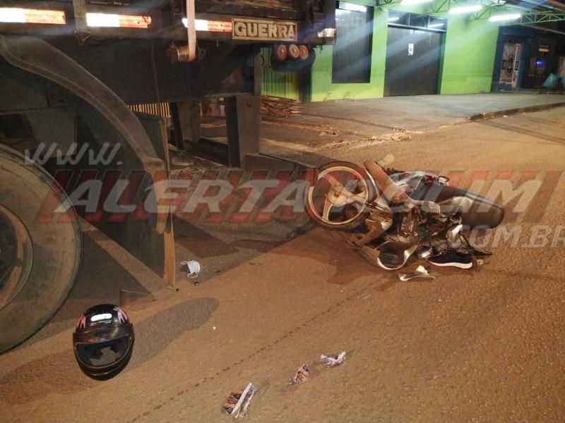 Veja o vídeo – Mulher é socorrida após bater com moto na traseira de carreta estacionada durante a madrugada em Rolim de Moura Veja o vídeo – Mulher é socorrida após bater com moto na traseira de carreta estacionada durante a madrugada em Rolim de Moura