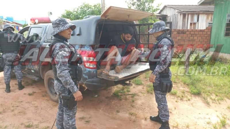 Ação conjunta entre PM e PC resultou na prisão de Mãe e filho por tráfico de drogas em Rolim de Moura - Vídeo Ação conjunta entre PM e PC resultou na prisão de Mãe e filho por tráfico de drogas em Rolim de Moura - Vídeo