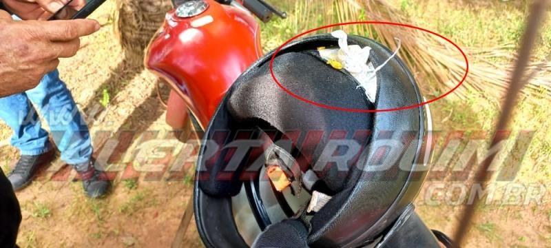 Ação conjunta entre PM e PC resultou na prisão de Mãe e filho por tráfico de drogas em Rolim de Moura - Vídeo Ação conjunta entre PM e PC resultou na prisão de Mãe e filho por tráfico de drogas em Rolim de Moura - Vídeo