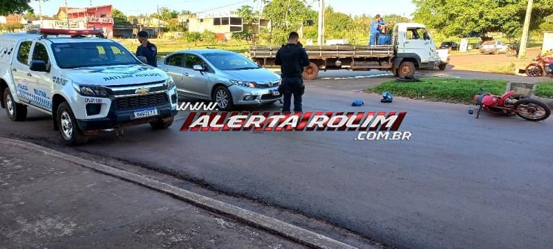 Acidente de trânsito envolvendo carro e moto foi registrado nesta manhã em Rolim de Moura Acidente de trânsito envolvendo carro e moto foi registrado nesta manhã em Rolim de Moura