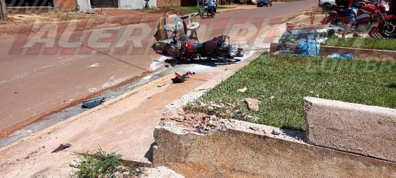 Adolescente fica em estado grave após colidir violentamente moto em lixeira em Rolim de Moura Adolescente fica em estado grave após colidir violentamente moto em lixeira em Rolim de Moura