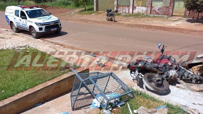 Adolescente fica em estado grave após colidir violentamente moto em lixeira em Rolim de Moura Adolescente fica em estado grave após colidir violentamente moto em lixeira em Rolim de Moura