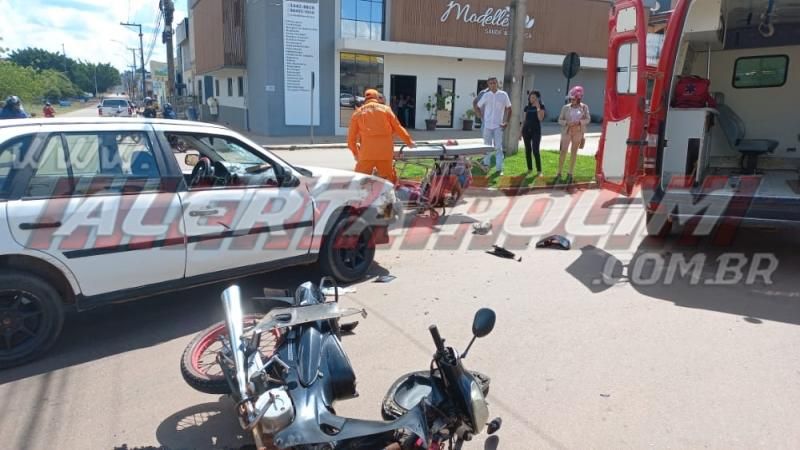 Colisão entre carro e moto deixou um ferido no começo desta tarde em Rolim de Moura - Vídeo Colisão entre carro e moto deixou um ferido no começo desta tarde em Rolim de Moura - Vídeo