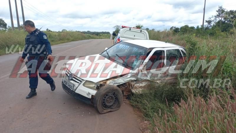 Colisão entre dois carros foi registrada na RO 010 neste domingo em Rolim de Moura – Vídeo Colisão entre dois carros foi registrada na RO 010 neste domingo em Rolim de Moura – Vídeo