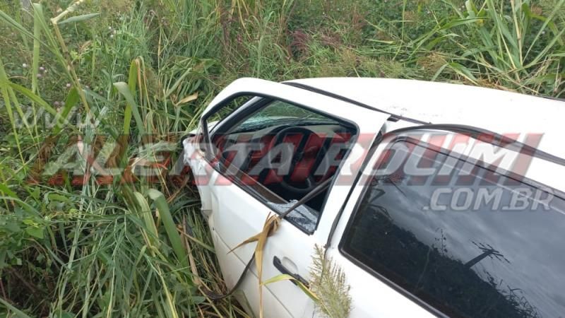 Colisão entre dois carros foi registrada na RO 010 neste domingo em Rolim de Moura – Vídeo Colisão entre dois carros foi registrada na RO 010 neste domingo em Rolim de Moura – Vídeo