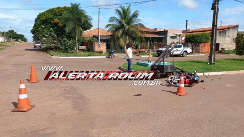 Condutor de moto adulterada foge da UPA após avançar via e ocasionar acidente em Rolim de Moura – Vídeo Condutor de moto adulterada foge da UPA após avançar via e ocasionar acidente em Rolim de Moura – Vídeo