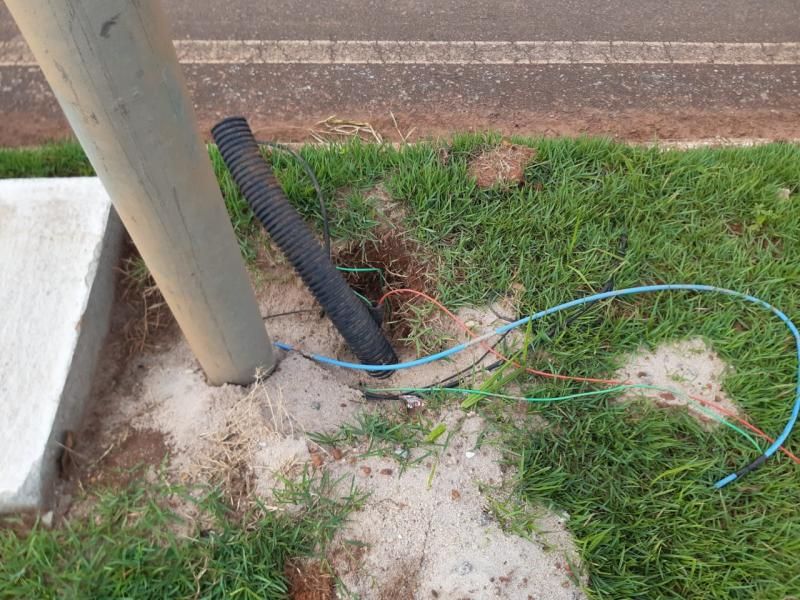 Fiação da iluminação na saída para Pimenta Bueno é furtada em Rolim de Moura Fiação da iluminação na saída para Pimenta Bueno é furtada em Rolim de Moura