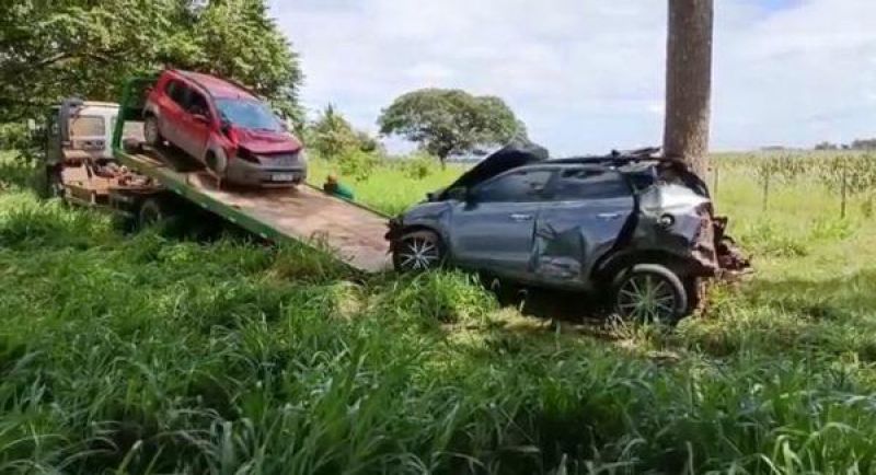 Médico está em estado grave após perder controle de direção e bater violentamente em árvore próximo a Corumbiara Médico está em estado grave após perder controle de direção e bater violentamente em árvore próximo a Corumbiara